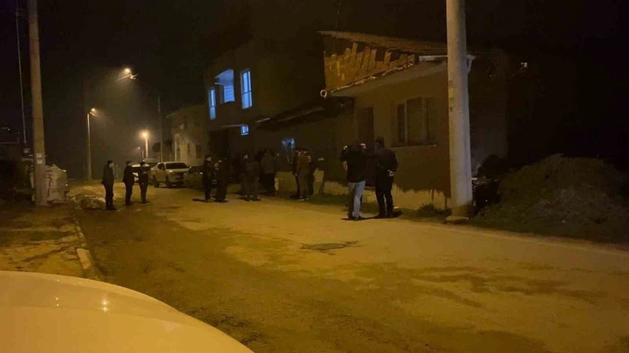 bursa'da kundaklama Şüphelisi, jandarma ekiplerine direniyor Çocuklarıyla evde kilitlendi