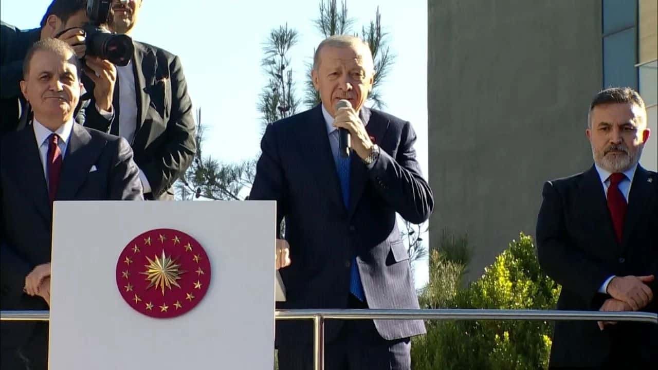Erdoğan’dan CHP’ye Kırmızı Kart Tepkisi: “Hayatımda Hiç Kırmızı Kart Görmedim”
