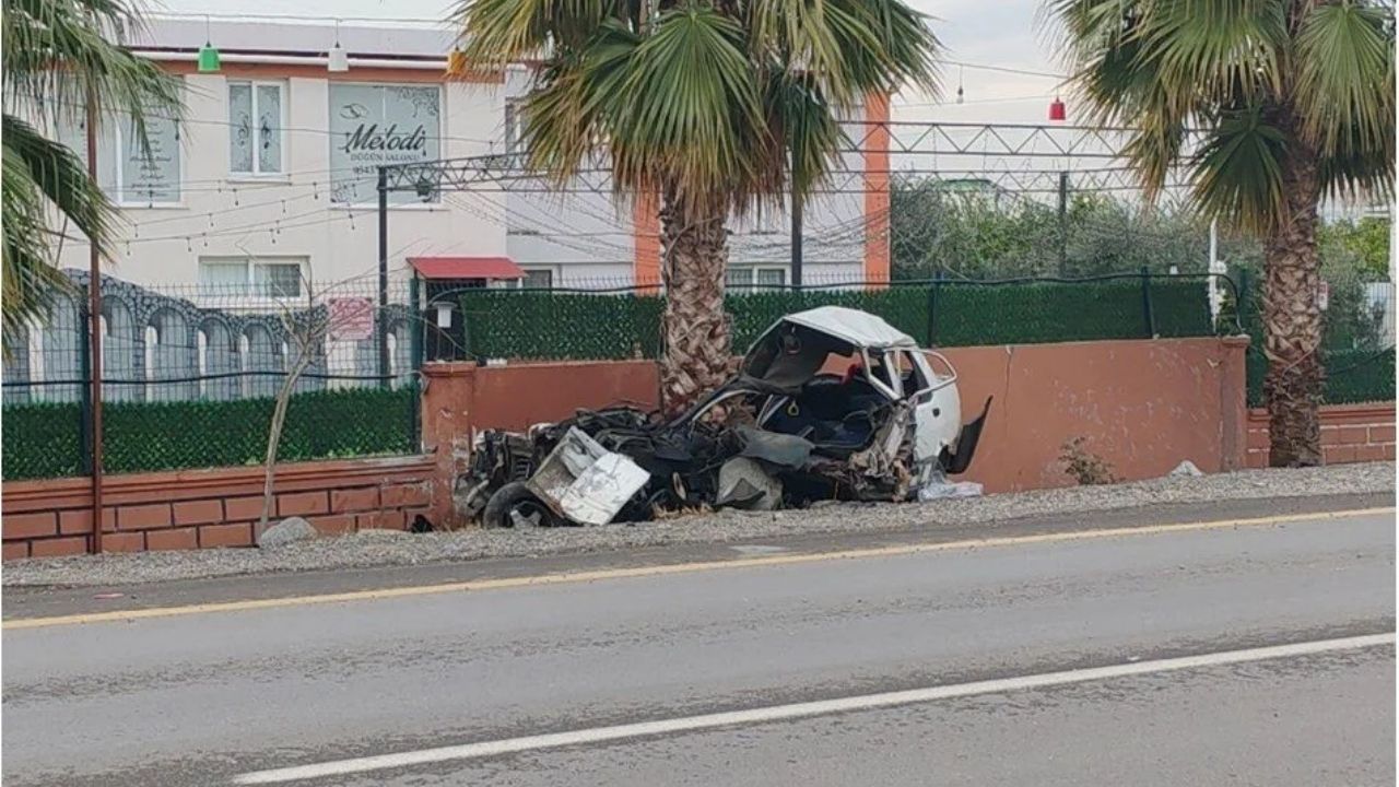 hatay’da feci kaza araç İkiye bölündü, sürücü yaralı