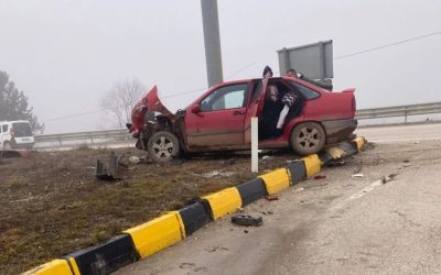 Kastamonu’da Feci Kaza: Otomobil Çekiciye Çarptı, 4 Yaralı