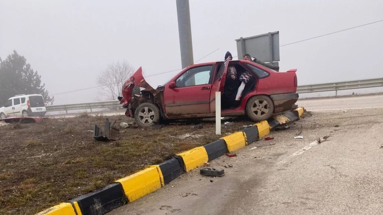 kastamonu'da feci kaza otomobil Çekiciye Çarptı, 4 yaralı