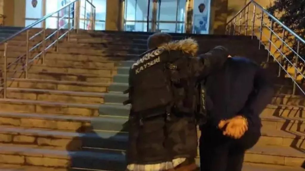 kayseri’de uyuşturucu tacirlerine operasyon 6 kişi yakalandı