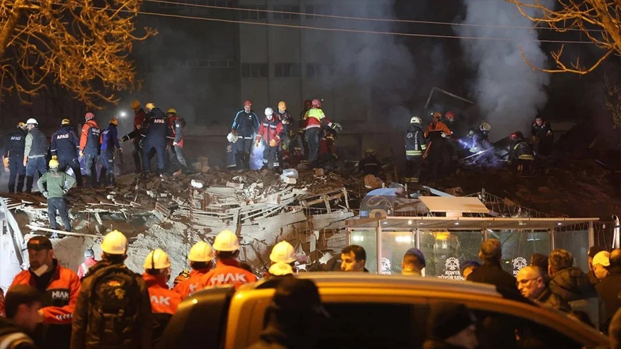 konya'da Çöken 4 katlı binayla İlgili 6 kişi tutuklandı