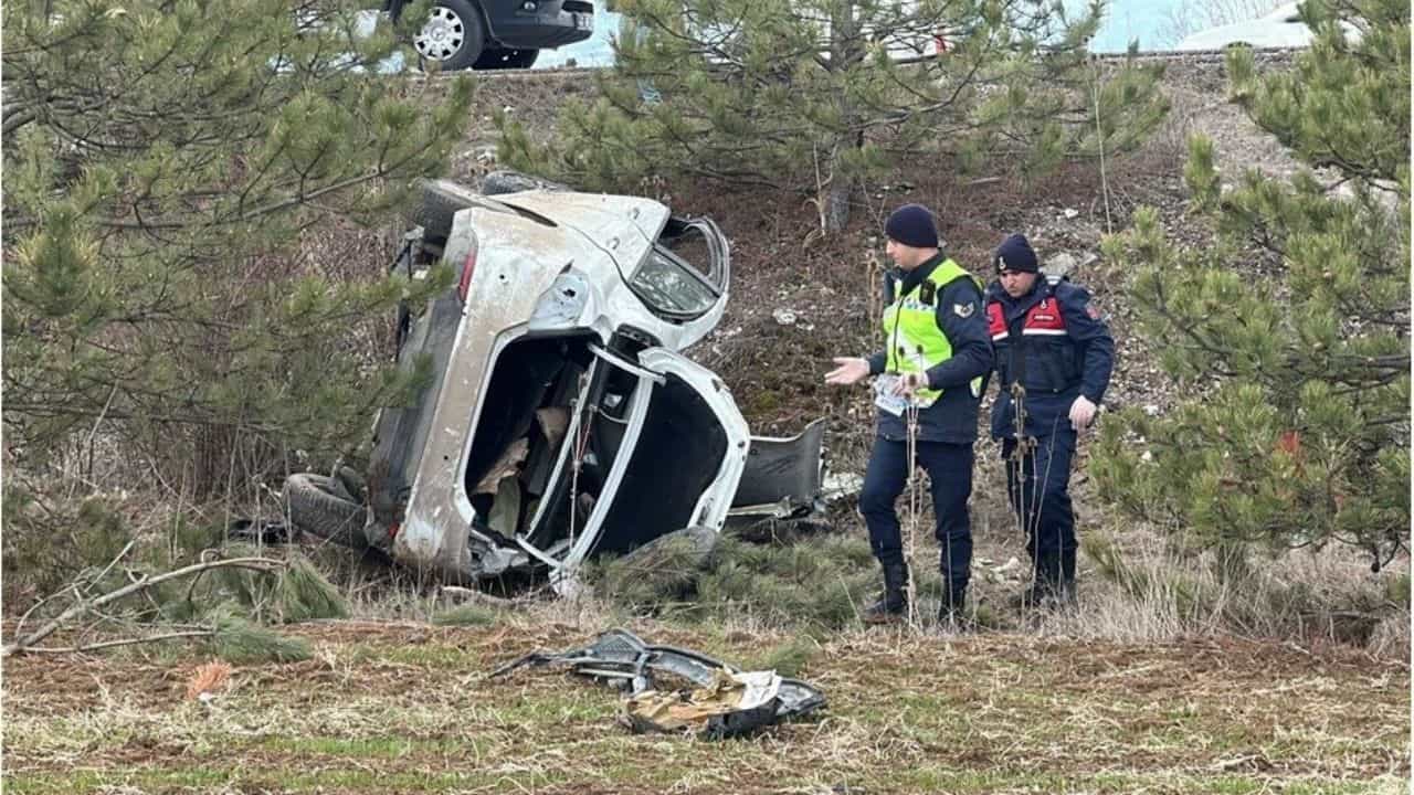 Kütahya’da Feci Trafik Kazası: Otomobilden Fırlayarak Hayatını Kaybetti