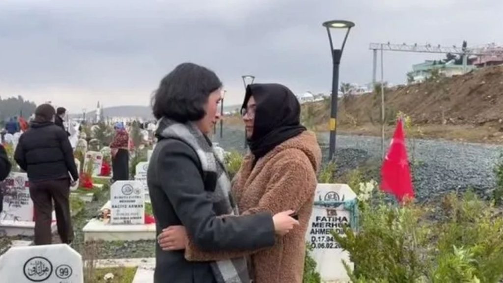 6 Şubat depreminde torunlarını kaybeden acılı kadının yüreğini dağlayan ağıt