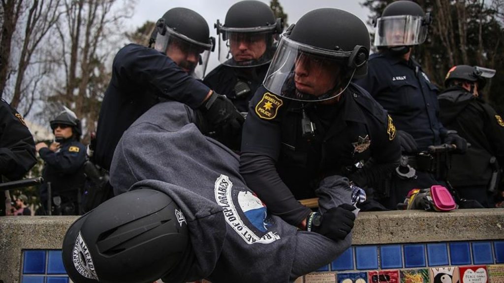 abd'de göçmenler zincirlenerek tutuklandı