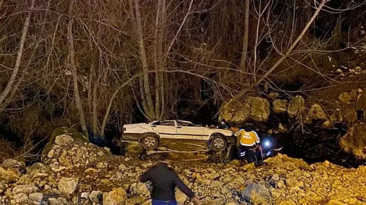Adıyaman'da Korkutan Kaza Otomobil Uçuruma Yuvarlandı, 3 Yaralı!