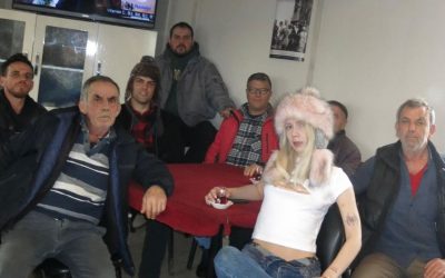 Aleyna Tilki’nin Kahvehanede Amcalarla Verdiği Pozlar Şaşırttı!