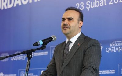 Bakan Kacır Deprem Bölgesinde Panikle Kaçtı!