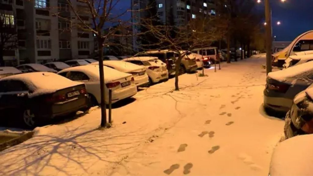 başakşehir'de kar yağışı bazı araçlar yolda kaldı