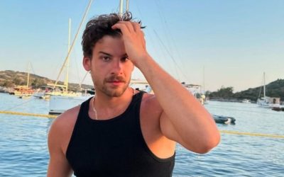 Çağatay Ulusoy Ve Mustafa Mert Koç Trafikte ‘Kayıp’ Şarkısını Seslendirdi!