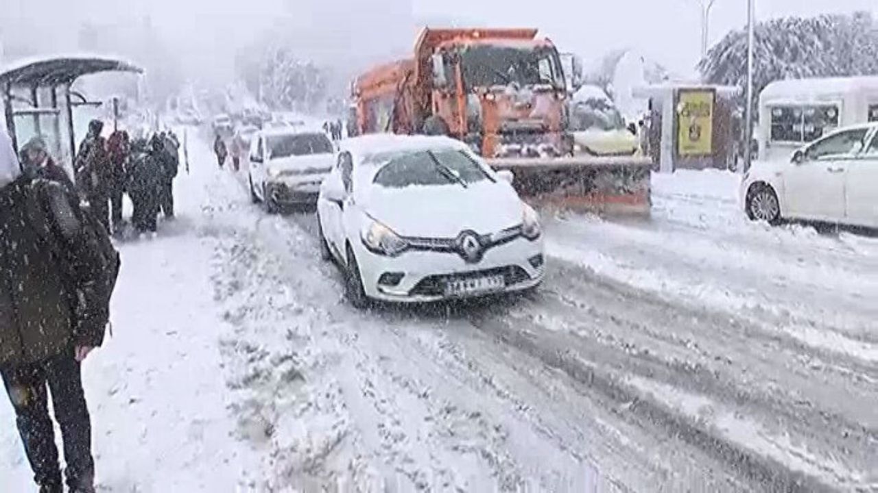 İstanbul'a Kar Tekrar Geri Dönüyor!