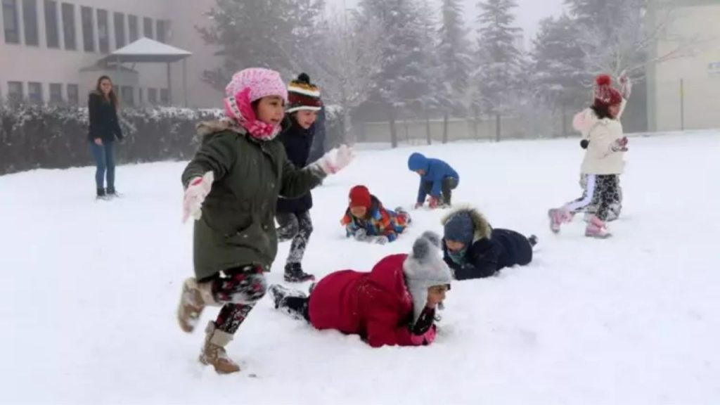 kar yağışı sebebiyle birçok yerde okullar tatil oldu