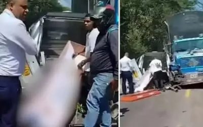 Kaza Sonucu Tabut İçindeki Ceset Yola Savruldu