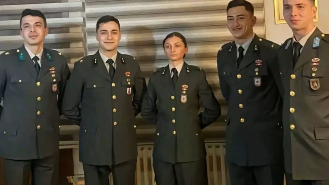 msb'den İhraç edilen teğmenler tsk'nın İtibarını zedelediği İçin cezalandırıldı