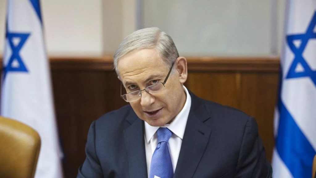 netanyahu washington'da protesto edilerek hitler olarak nitelendi.