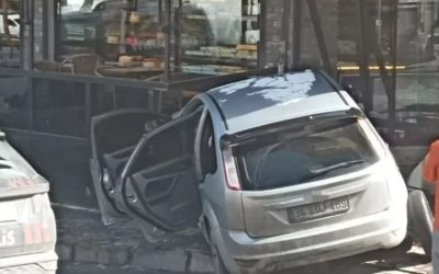 Polis Kovalamacasında Kaçan Araç Pastaneye Çarptı: 50 Bin Dolar ve Silah Ele Geçirildi