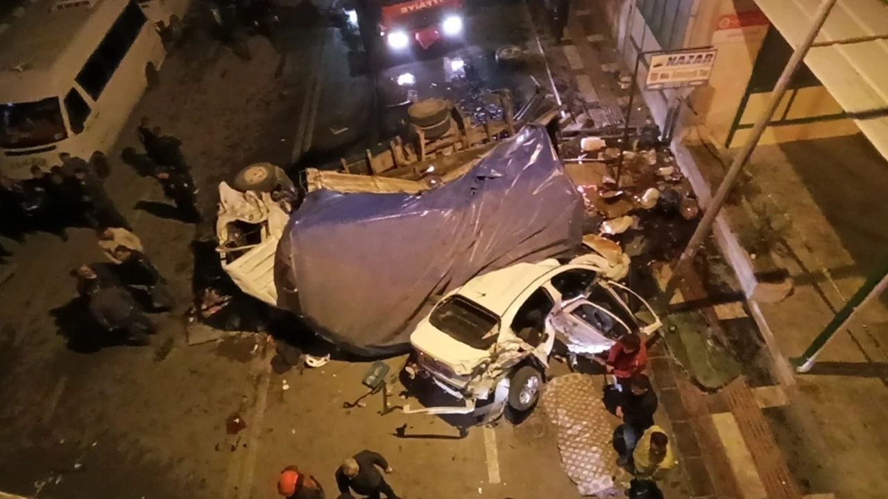 Şanlıurfa birecik'te feci kaza 7 araca Çarpıp köprüden uçtu! 3 Ölü, 22 yaralı