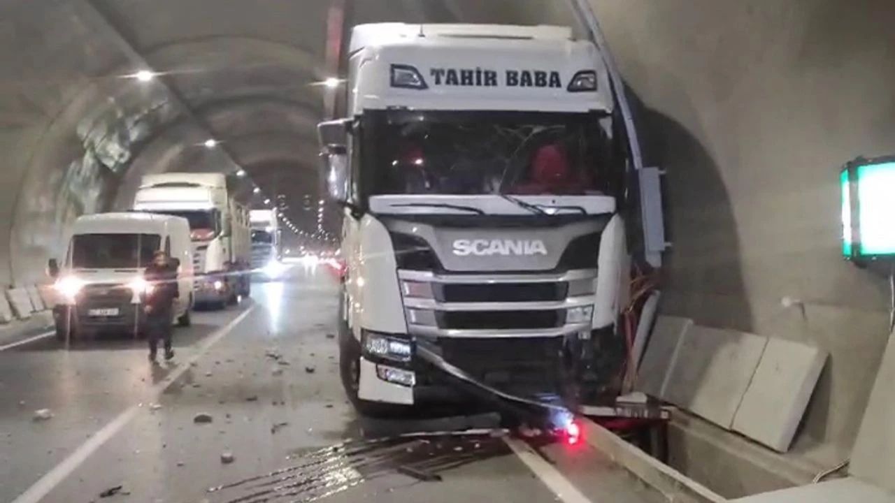 yeniköprü tüneli'nde kaza 1 kişi yaralandı