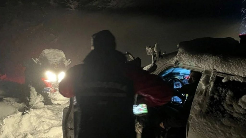 zamana karşı yarış jak timleri donmak Üzere olanları kurtardı