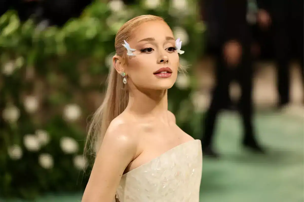 ariana-grande-nin-son-hali-hayranlarini-18406116_8999_amp.jpg