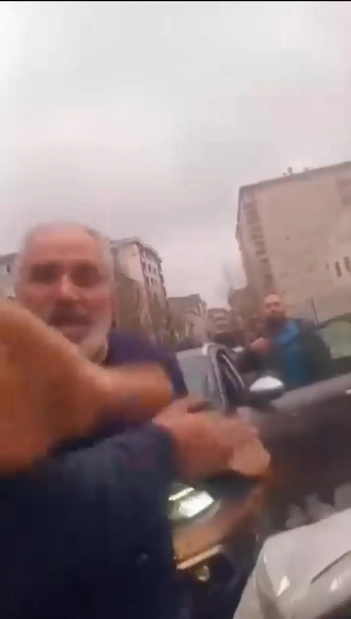 bagcilar da trafikte yol verme kavgasi o 18353417 6204 amp.jpg