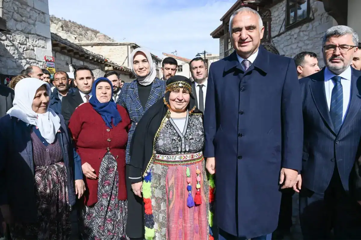 bakan-ersoy-dan-kultur-yolu-festivali-icin-18376001_4284_amp.jpg