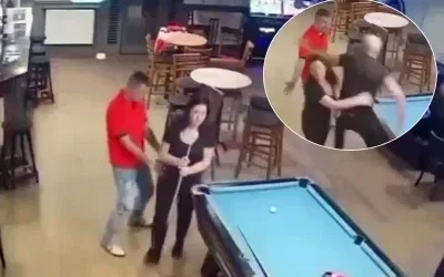Eşini taciz eden adamı tek yumrukla devirdi! Kameraya yansıyan o anlar
