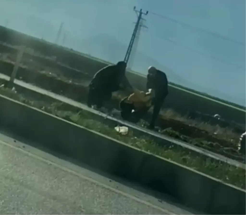 kadini saclarindan surukleyip kiz cocugunu da 18342347 8175 amp.jpg