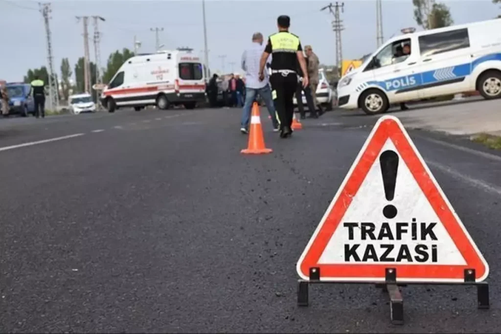 kusadasi nda motosiklet kazasi bir kisi hayatini 18345942 9695 amp.jpg