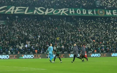 Tribünde Kayarak Düşen Taraftarın Düşüşü Üzücüydü