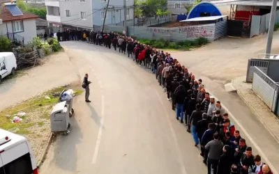 Bayramlaşma için kilometrelerce uzanan kuyruk!