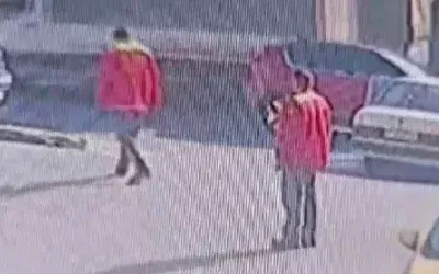 Arabayı ittikleri sırada kaza yaptılar