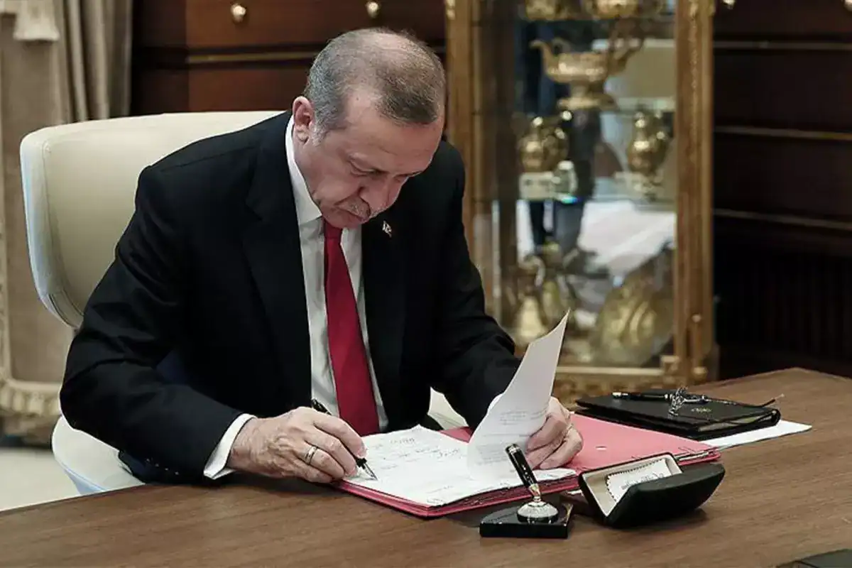 cumhurbaskani-erdogan-8-mart-ta-imzaladi-kadinin-18434214_96_amp.jpg