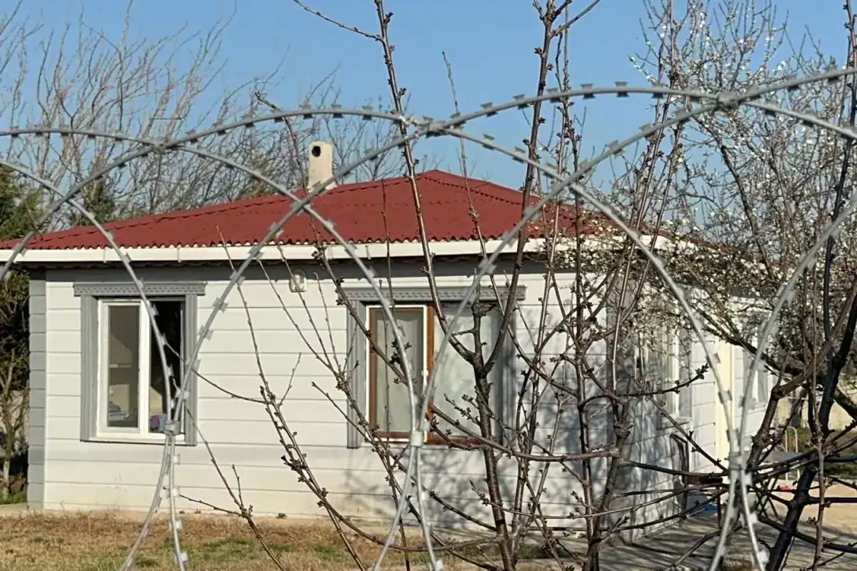 emekli-polis-tartistigi-esini-esarpla-bogdu-18440043_7517_amp.jpg