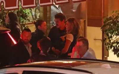 Jennifer Aniston, tanınmış oyuncuyla birlikte yemek yemekten zevk aldı