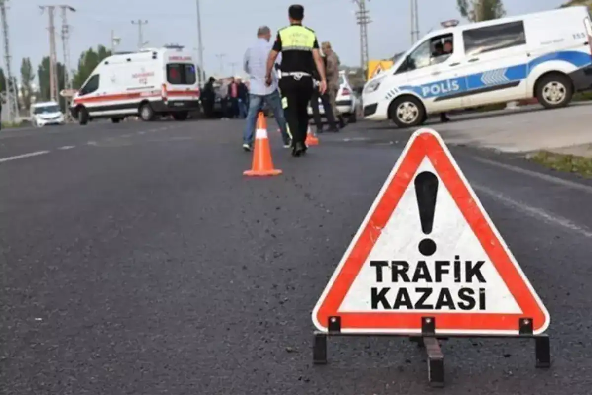 kars-ta-trafik-kazasi-2-kisi-hayatini-kaybetti-18484422_1006_amp.jpg