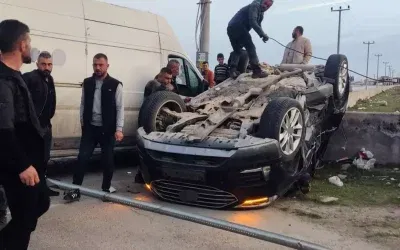 CHP’li belediye başkanı makam aracıyla kaza yaptı, ağır yaralandı.