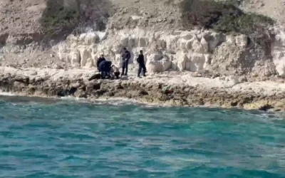 Oltasını kurtarmak için denize giren adam boğuldu