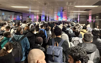 Sabiha Gökçen Havalimanı’nda pasaport sistemi arızalandı, yolcular uzun süre bekledi