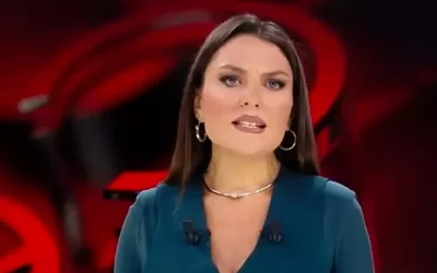 Sunucu Ece Üner polis eşliğinde ifade vermek üzere götürülüyor