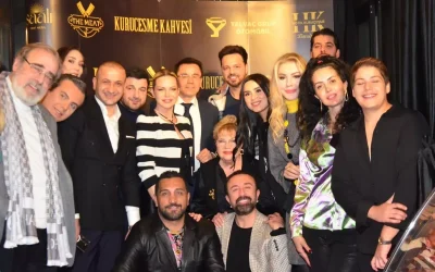 Ünlüler iftar yemeğinde bir araya geldi