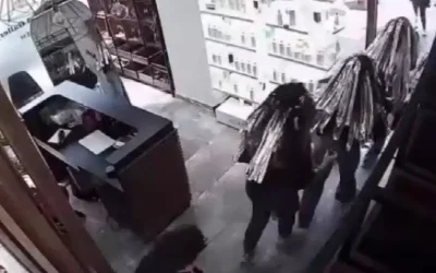 6.2’lik deprem esnasında saç boyama seansında yakalananlar
