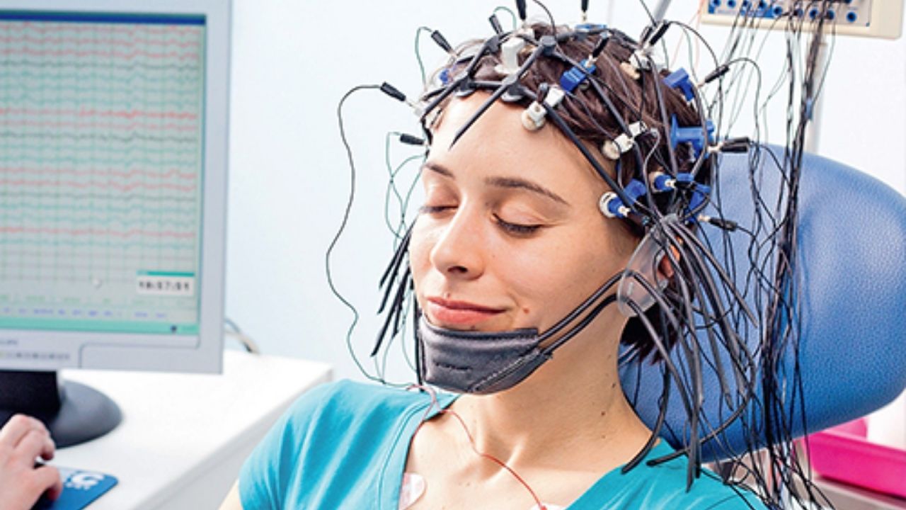 EEG (Elektroensefalografi) Beyin Aktivitesinin İzlenmesi ve Klinik Uygulamaları