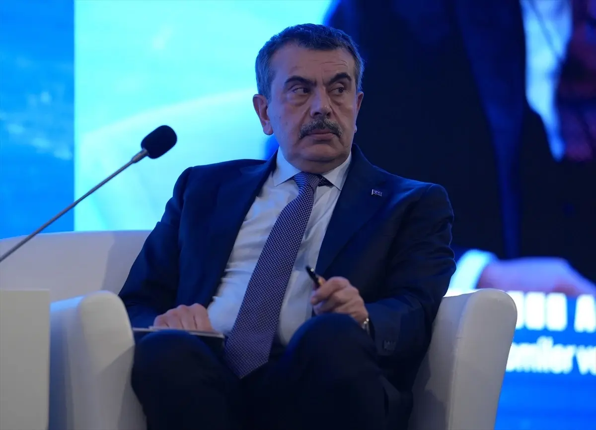 bakan-tekin-gundemimizde-yaz-tatilini-one-cekmek-18573196_3021_amp.jpg