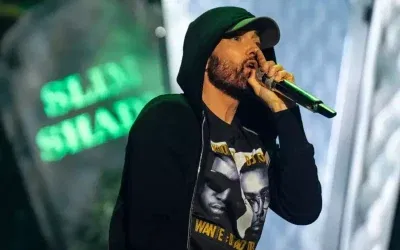 Eminem artık dede!