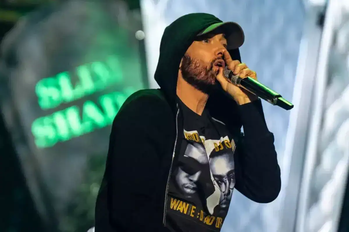 bir-donemin-efsane-ismi-eminem-dede-oldu-18495198_4046_amp.jpg