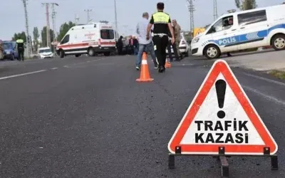 Bitlis’te Minibüs ve Otomobil Çarpıştı