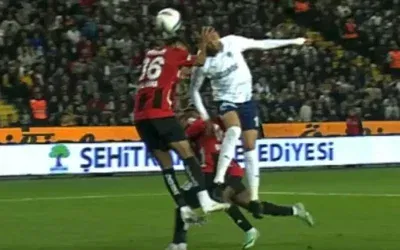 Penaltı kararı hakkında hakemlerin konuşmaları neydi?