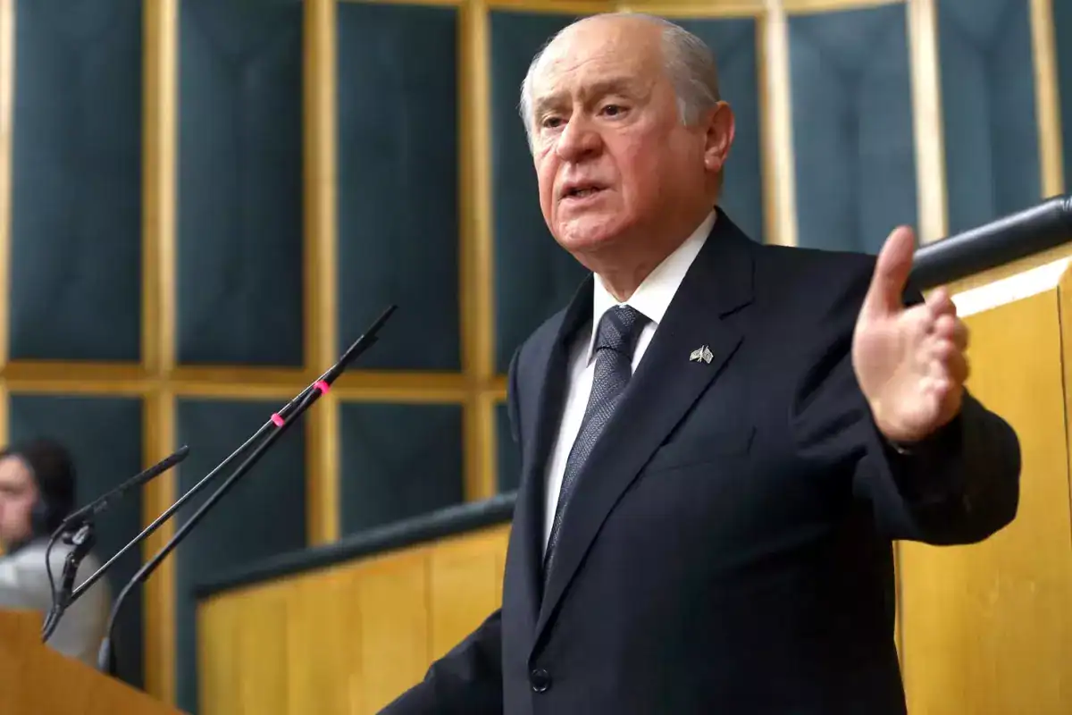 ilk-ziyaret-turkes-in-mezarina-mhp-lideri-18493199_1295_amp.jpg
